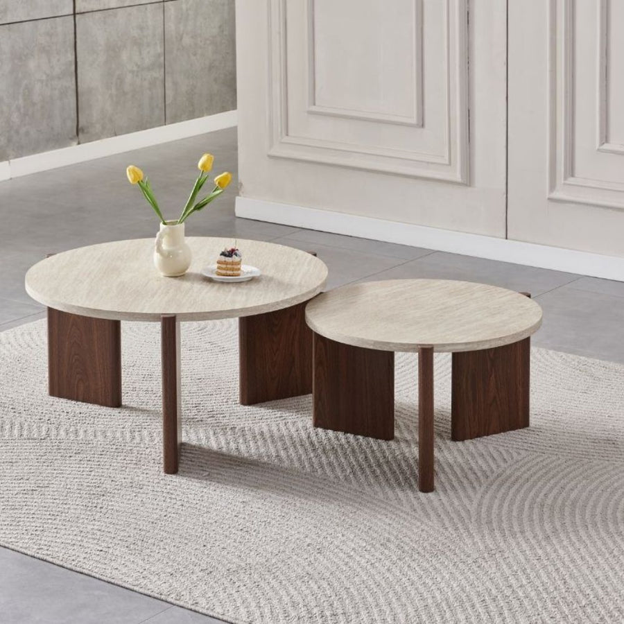 Deux tables basses rondes gigognes, plateaux effet travertin et pieds noyer