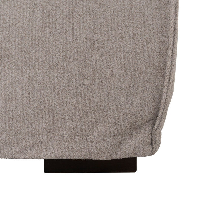 Canapé trois places en tissu taupe sur ossature en pin, vue 2