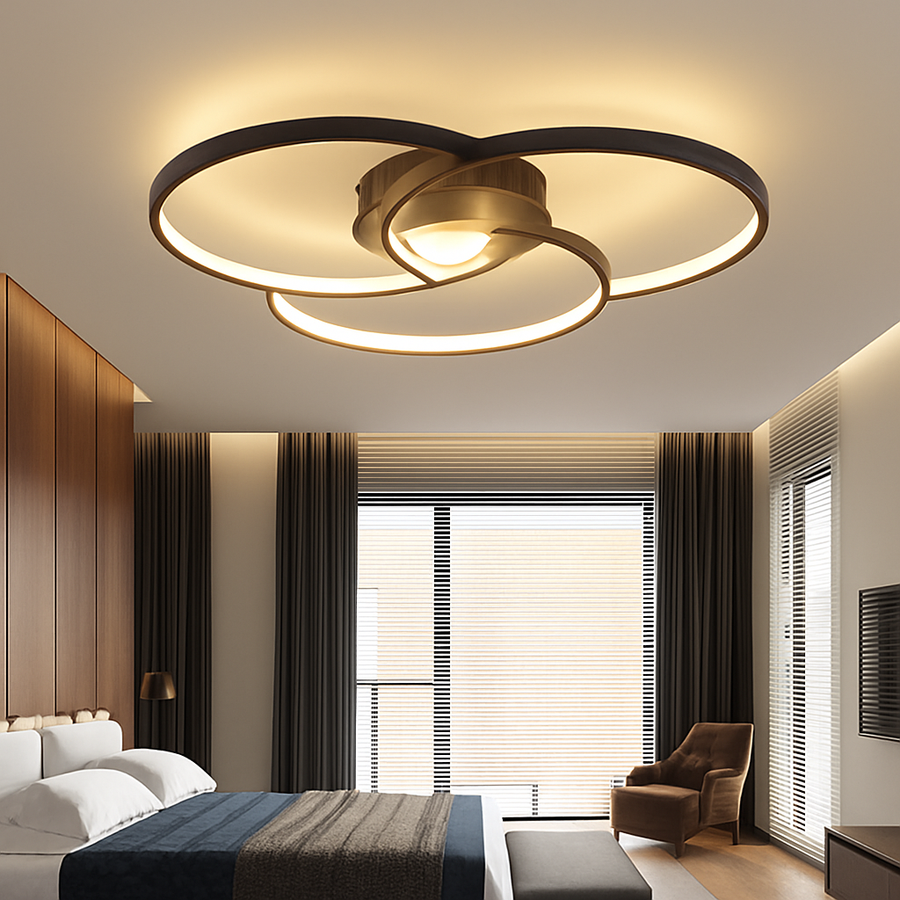 Plafonnier LED en rosace formée de trois cercles lumineux, vue 2