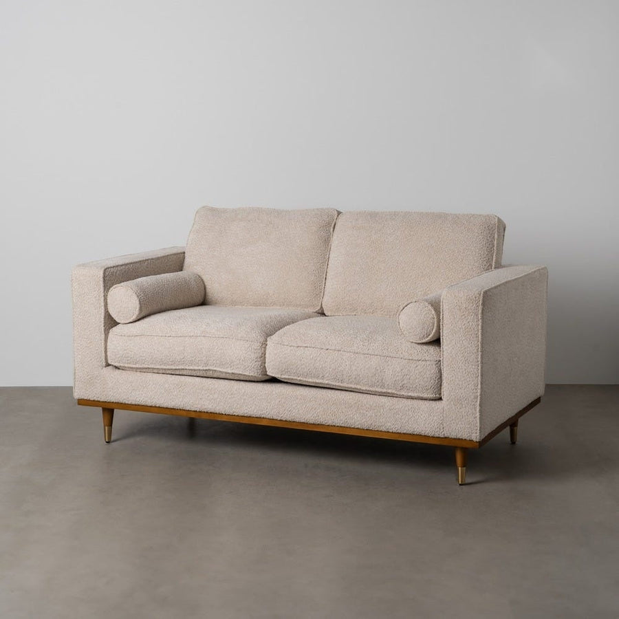 Canapé deux places scandinave en tissu beige sur piètement bois apparent, vue 2